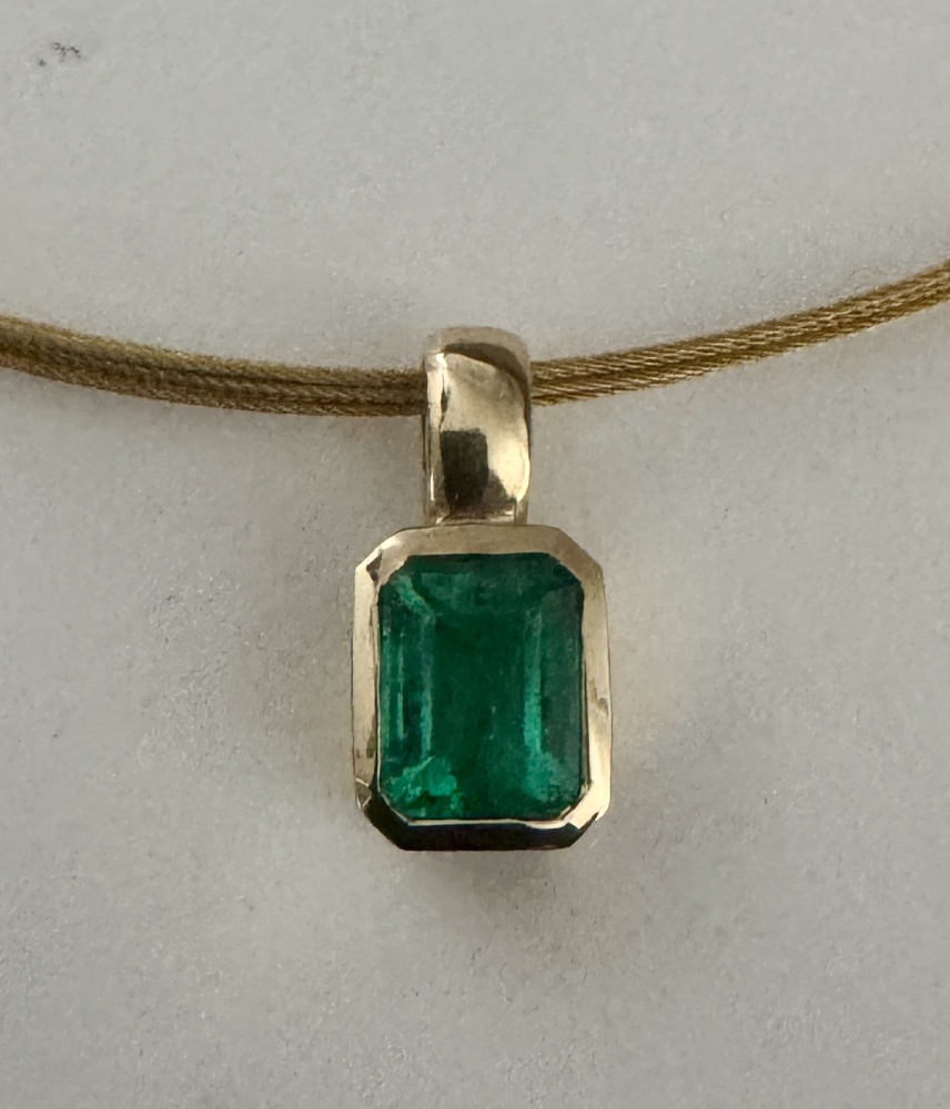 Feiner Smaragd-Anhänger Kolumbien 750/- Gelbgold